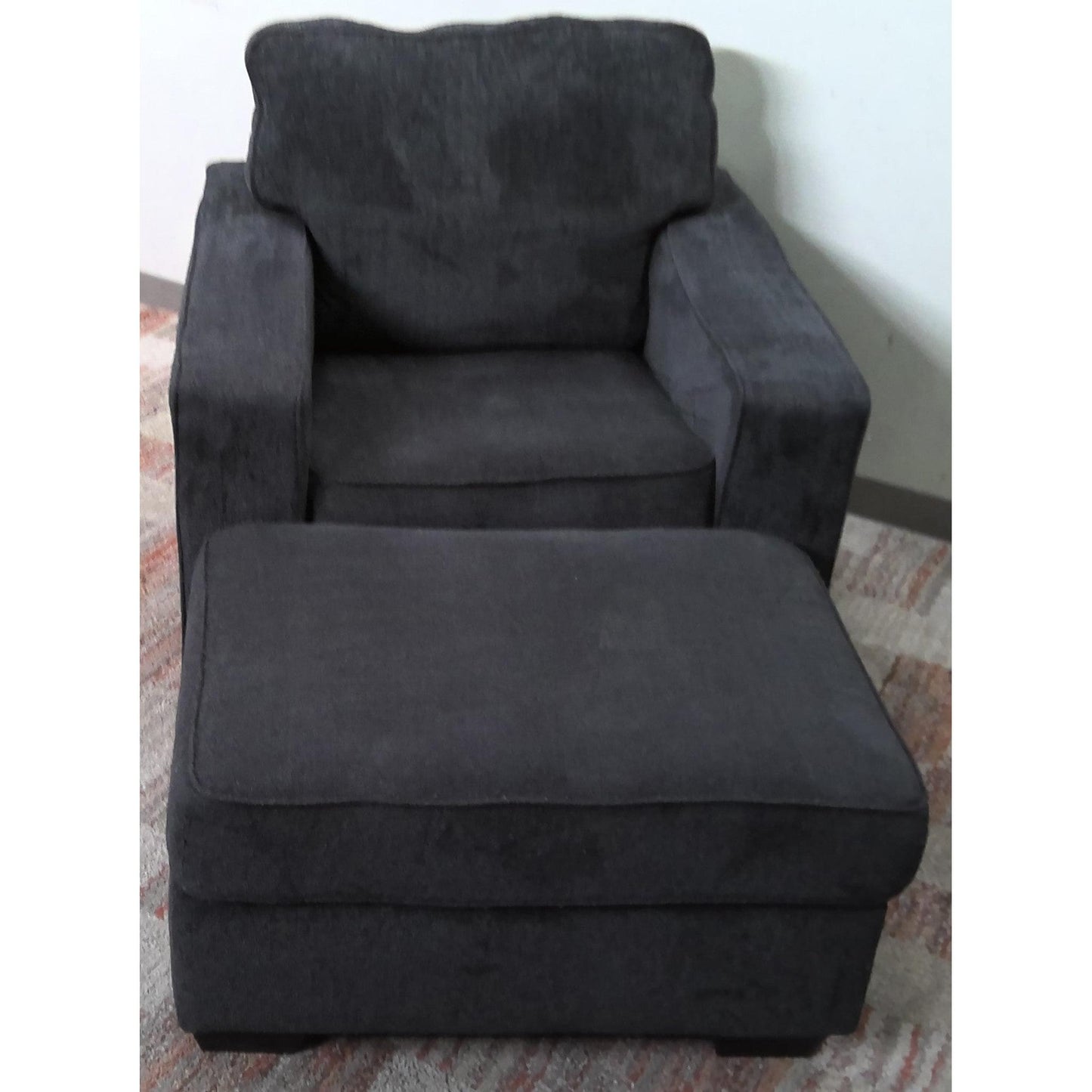 Gray Armchair with Ottoman