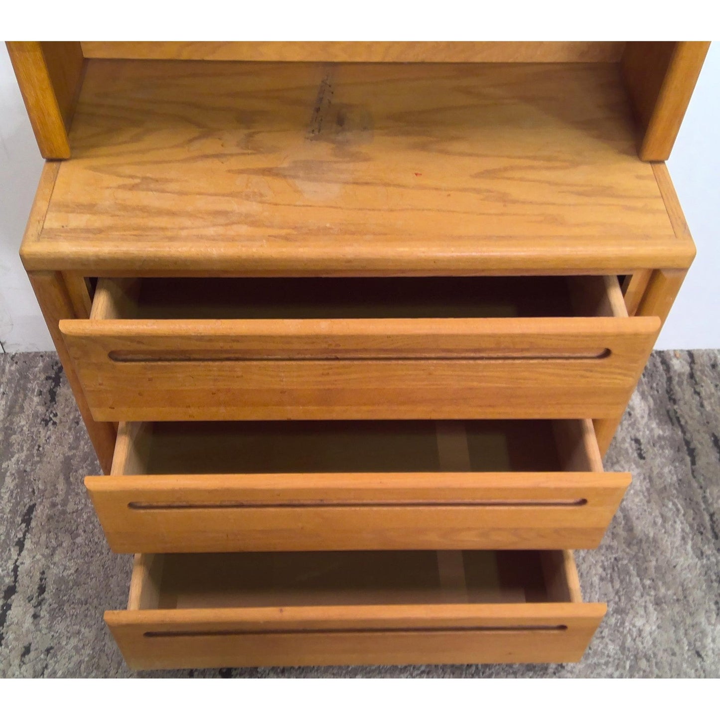 3 Drawer Dresser with Hutch