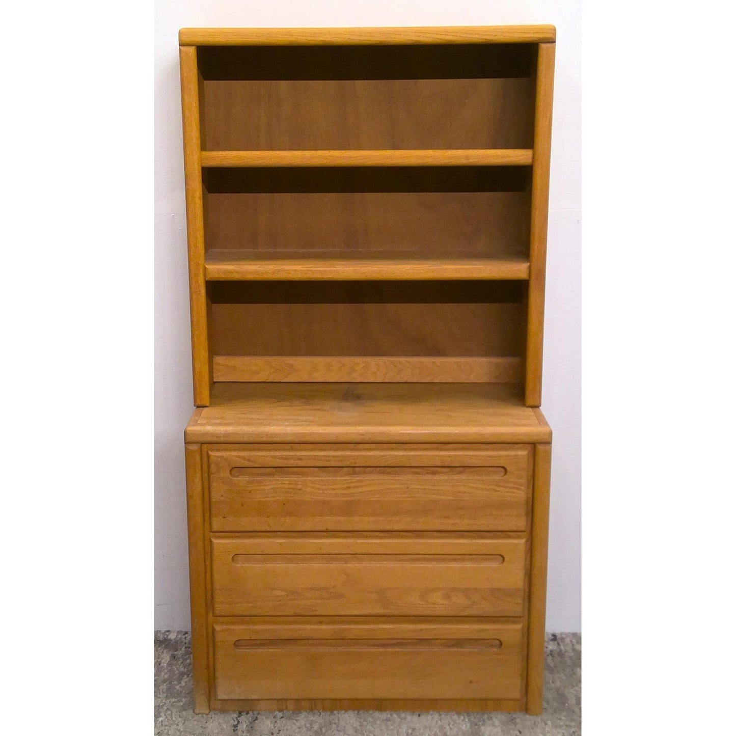 3 Drawer Dresser with Hutch