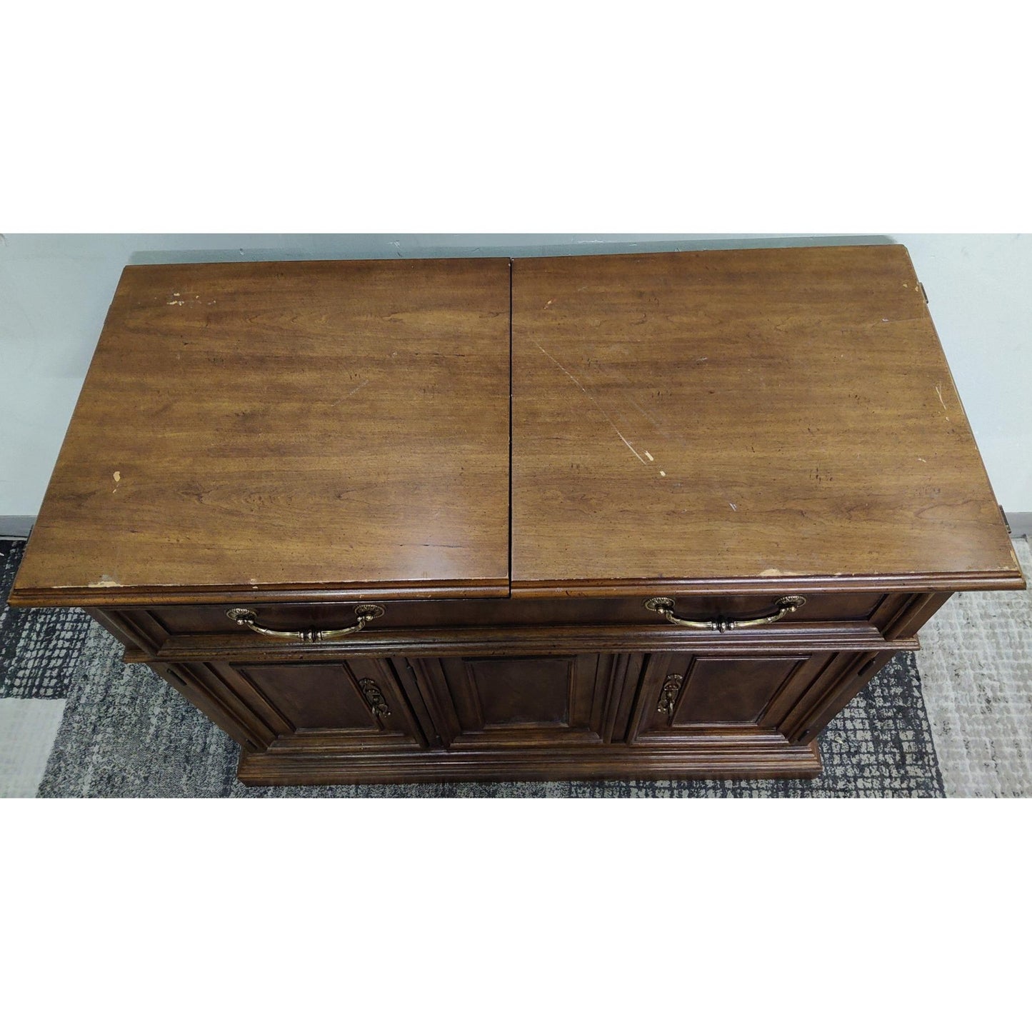38" Flip Top Server