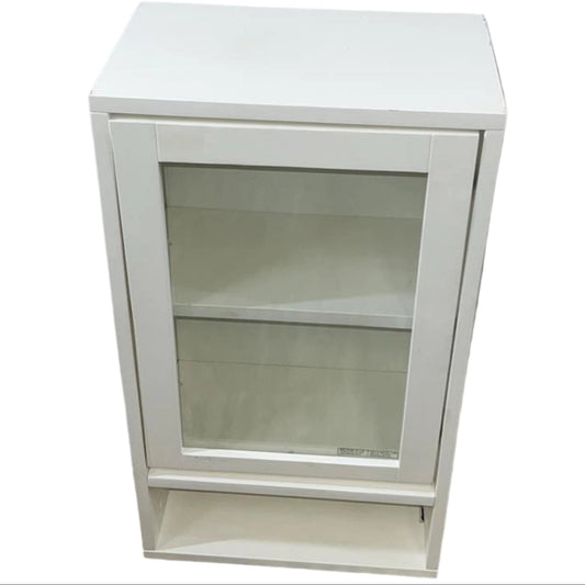 White Bath/Medicine Cabinet