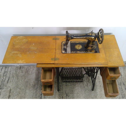Vintage Singer Sewing Table (Added 08/11/2026)