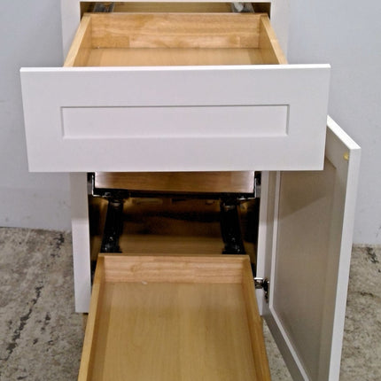 18" White 3-Drawer Base Cabinet (Missing Drawer Hardware)