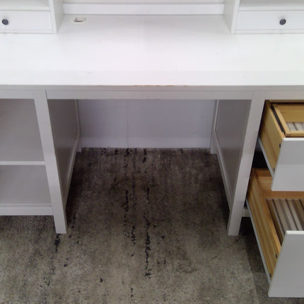 61" White Desk with Hutch