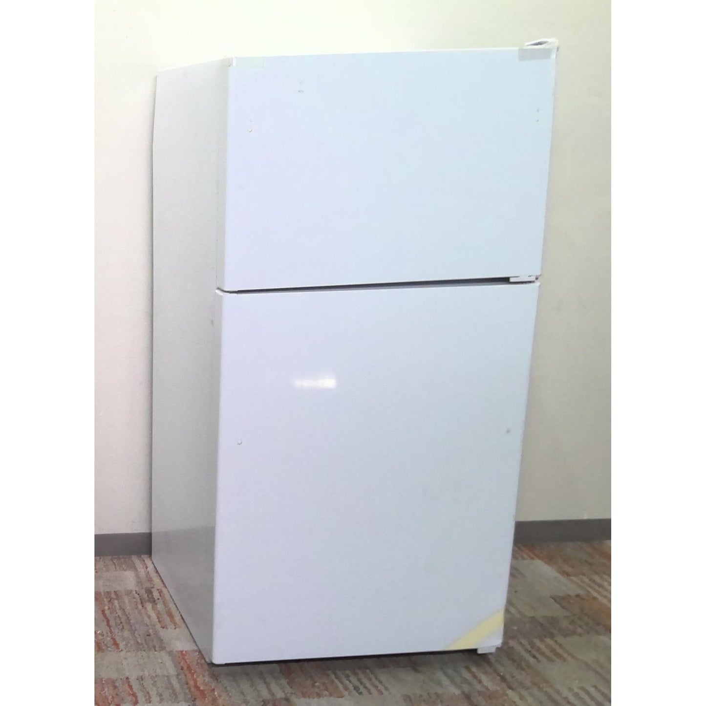 ReStore Select x GE 21.9 Cu. Ft. Top-Freezer Refrigerator - DA836546 - FL