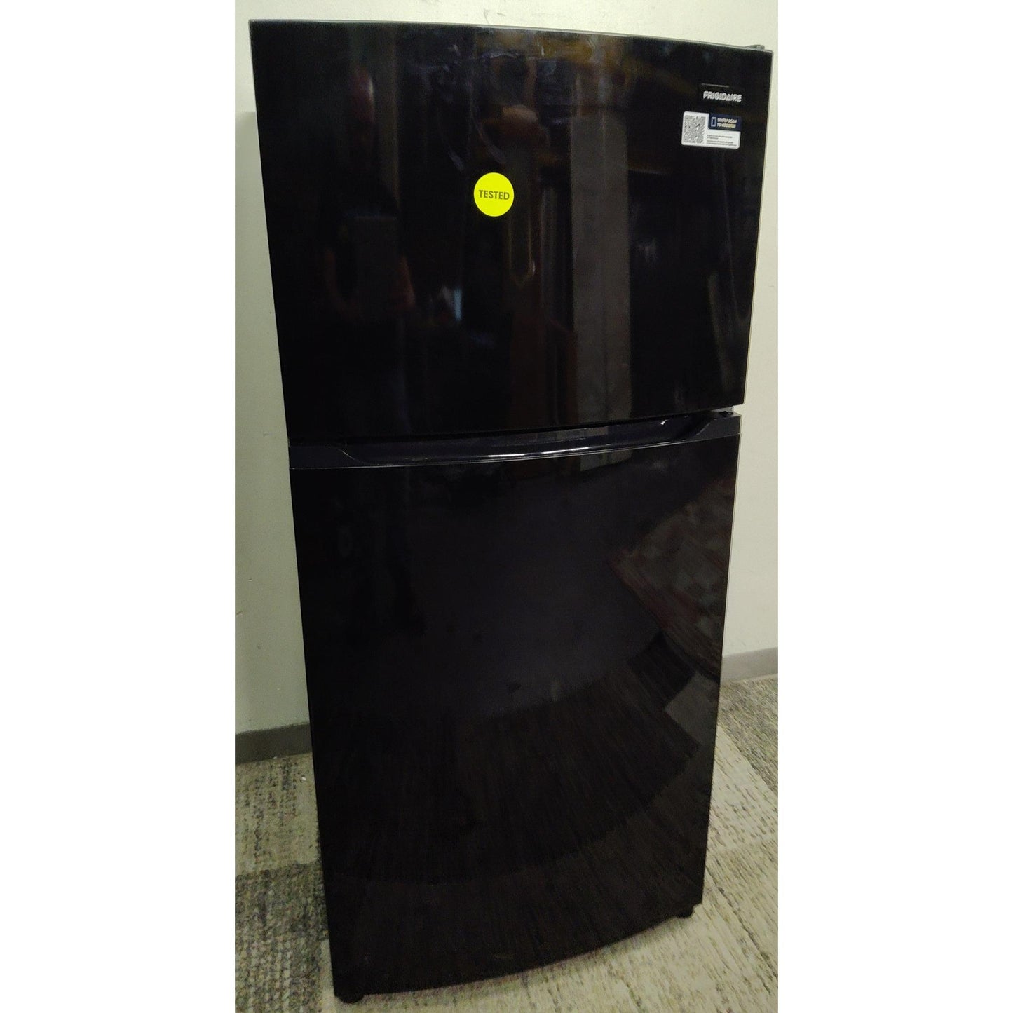 Black Frigidaire Top Freezer Regrigerator