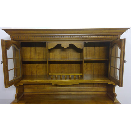 65.5" Dresser with Hutch