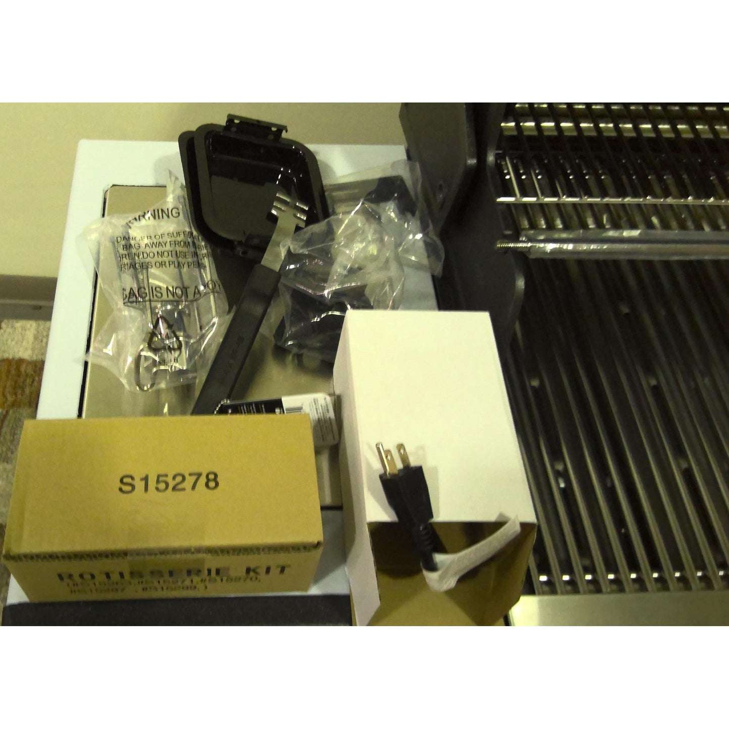 Broil King Regal S690 6-Burner Gas Grill