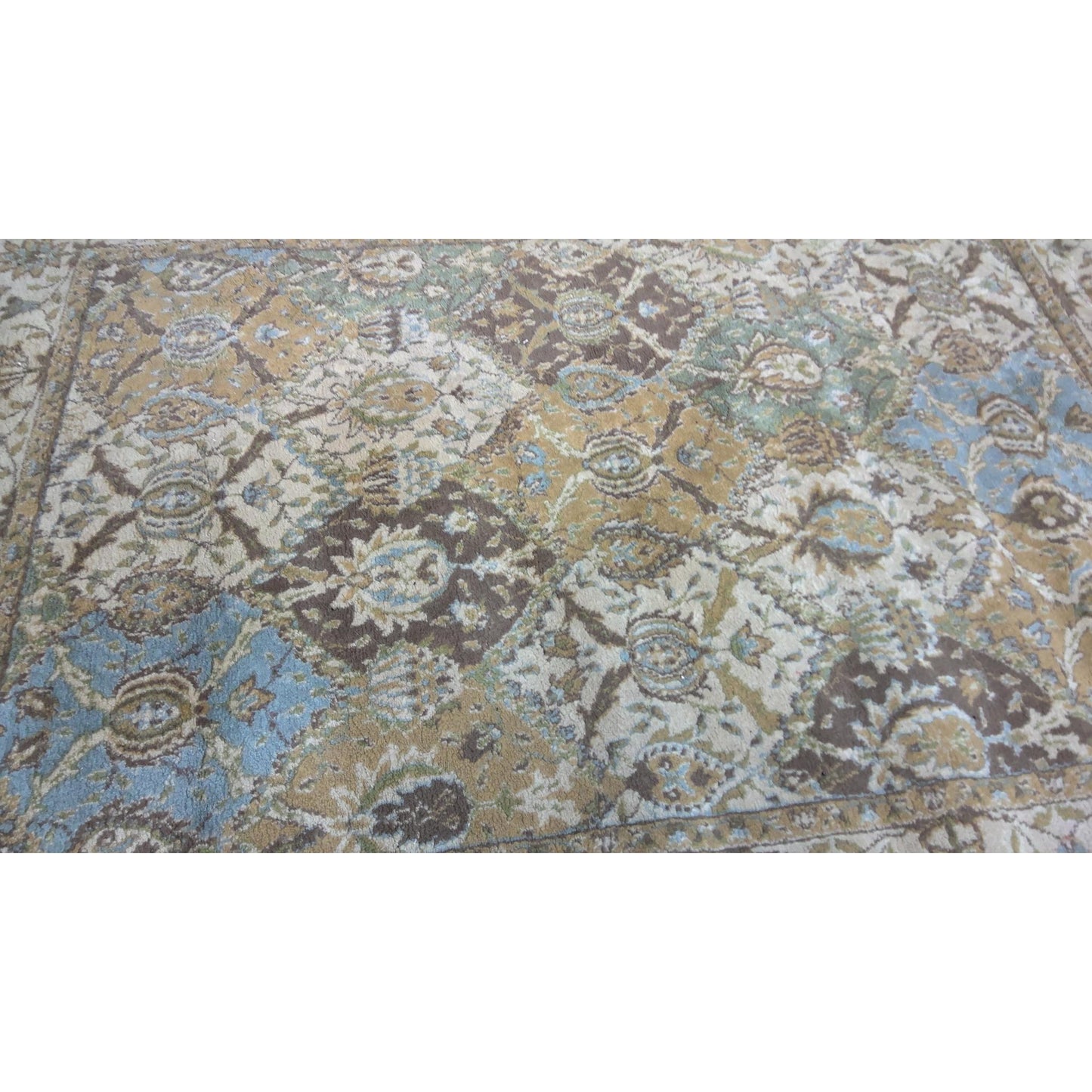 5'3" x 7'3" Area Rug