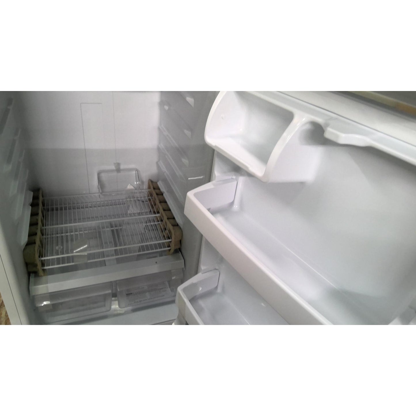 White Hotpoint Top Freezer Refrigerator
