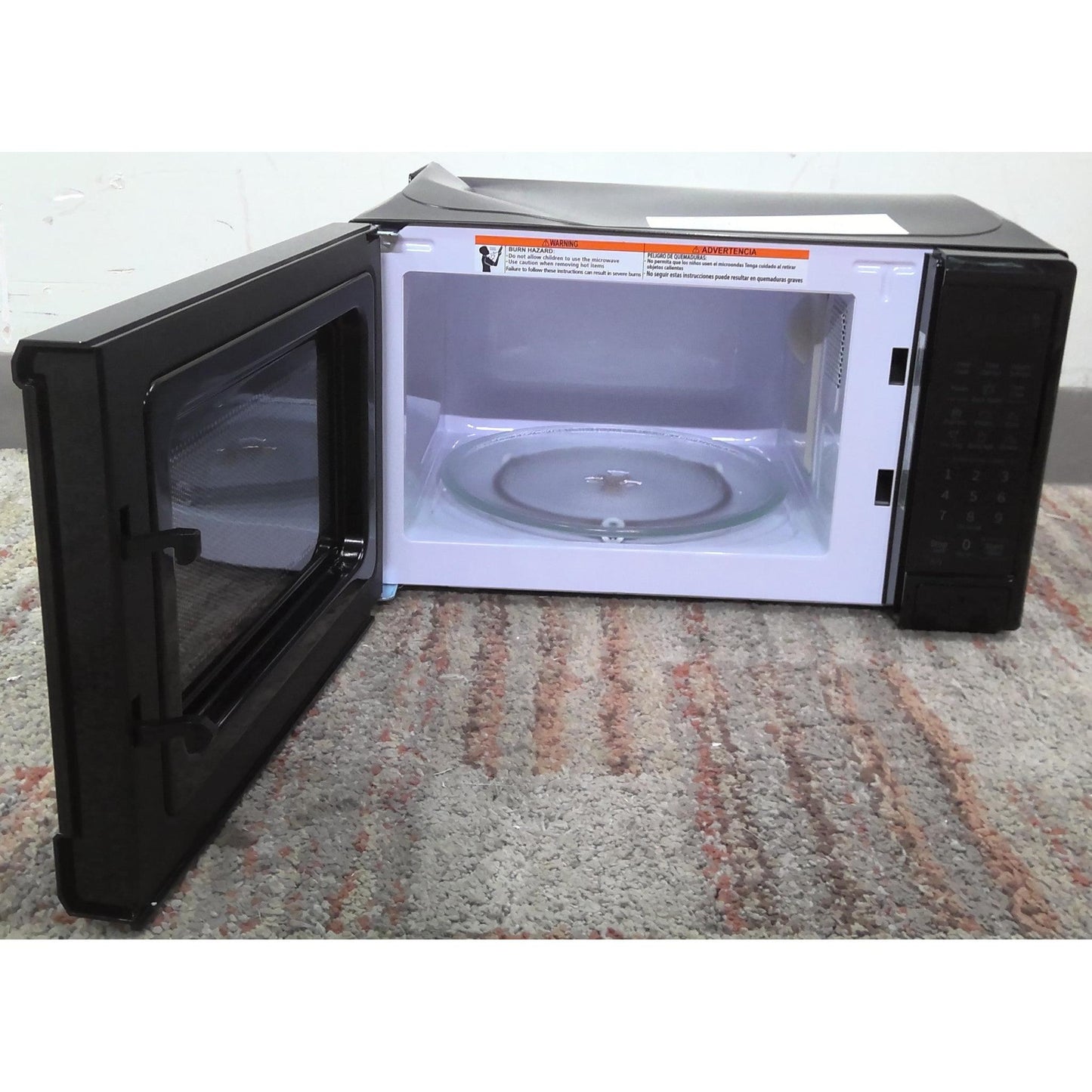 0.7-cu ft 700 -Watt Black Countertop Microwave