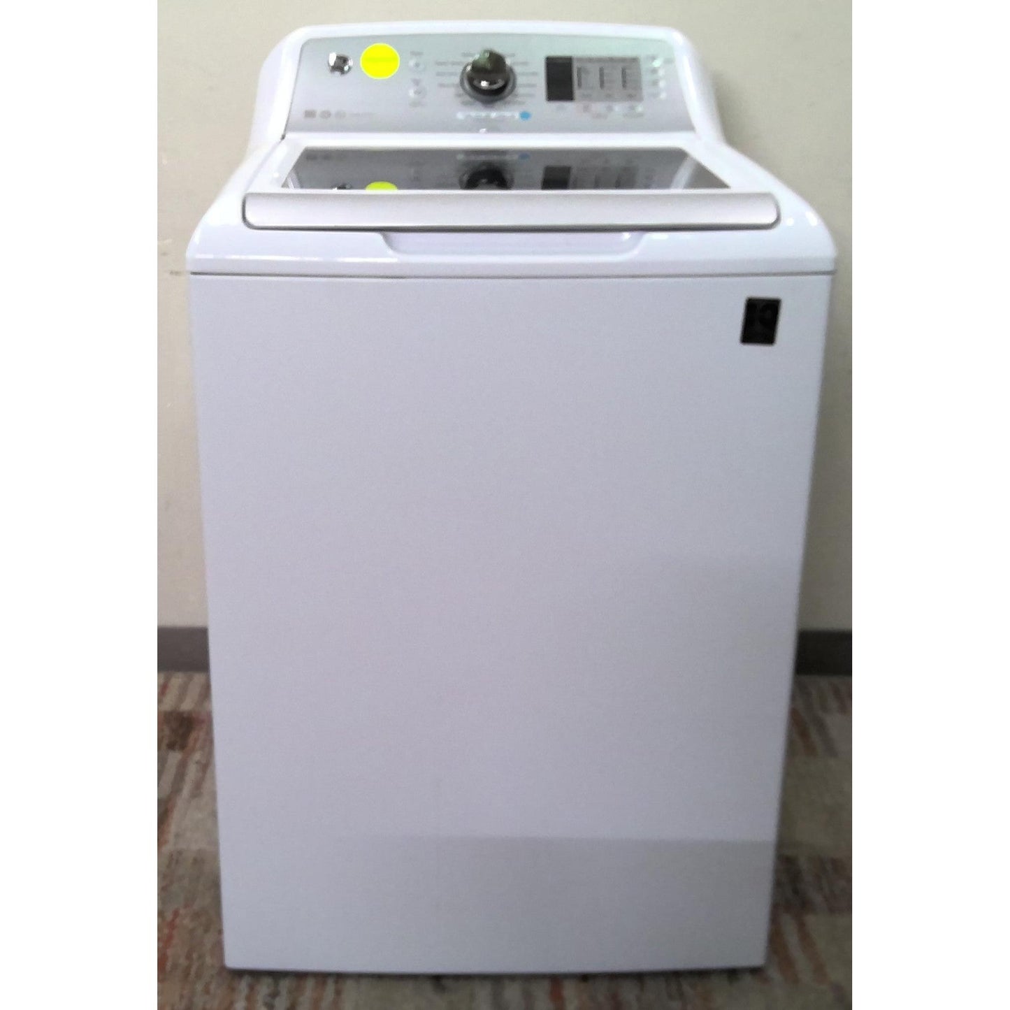 GE 4.6 cu. ft. Capacity Washer with Stainless Steel Basket