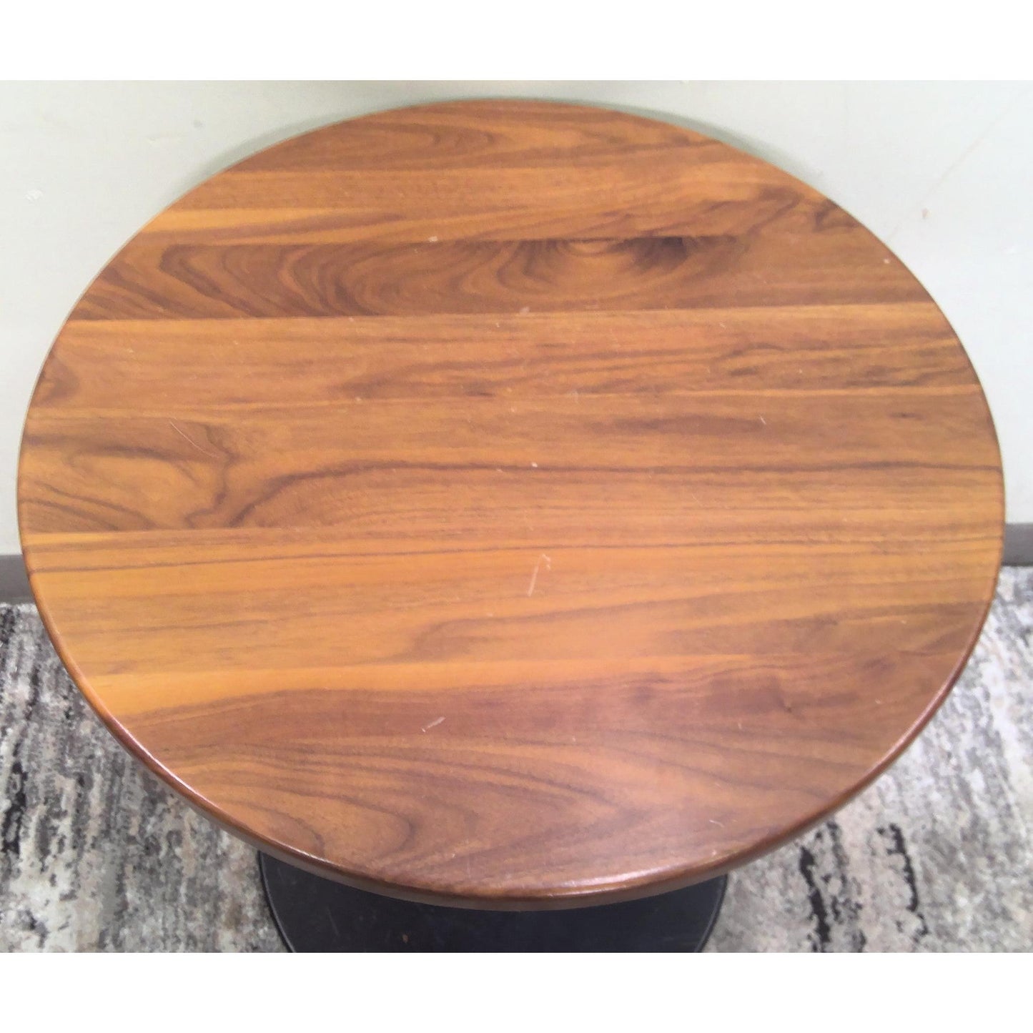 24" Round Table