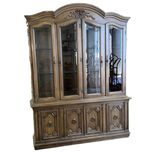Thomasville China Cabinet/Hutch