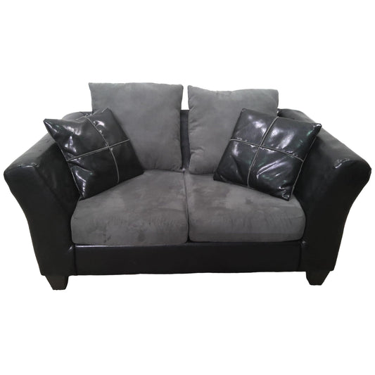 62" Black & Graphite Loveseat