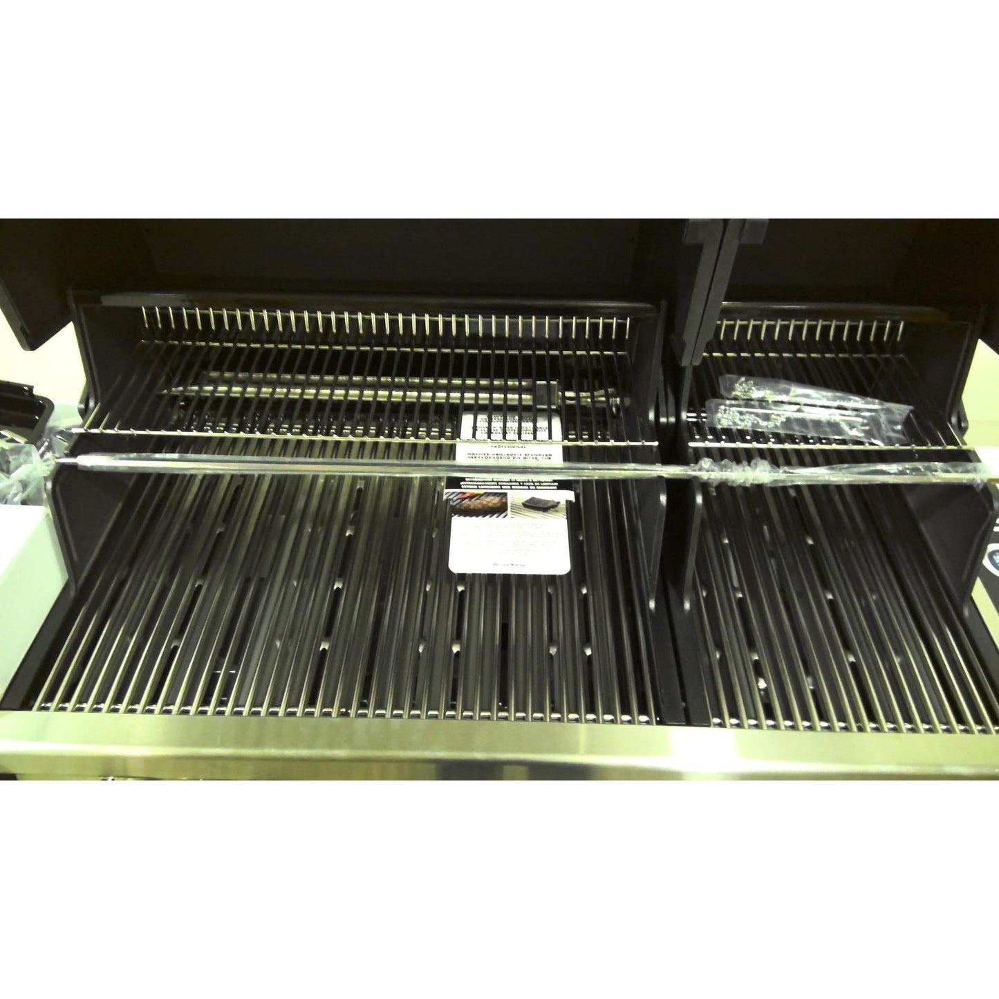 Broil King Regal S690 6-Burner Gas Grill
